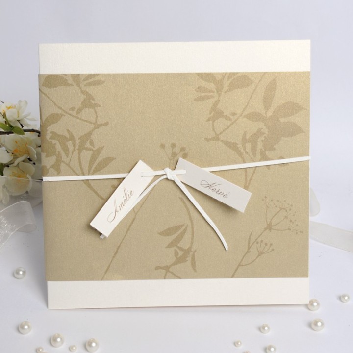 Faire-part mariage, HAUT de gamme papier irisé OR antique riche et blanc cassé, entoures de ruban et 2 étiquettes prénom