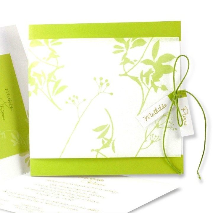 Faire-part mariage, VERT anis et  BLANC SUBLIME DE FEUILLAGES,  2 étiquettes gravées de prénoms et lacet vert.