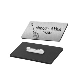 Badge gravé ARGENT CHROME avec épingle au dos  fabriqué à Grenoble