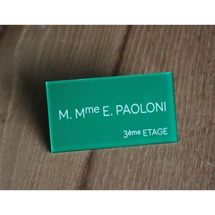 PLAQUE PORTE OI BOITE A LETTRE EN PLEXIGLAS VERT  100X30 MM GRAVEE ENVERS A GRENOBLE