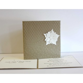 Faire part mariage  KRAFT
couverture avec un joli gaufrage et fleur