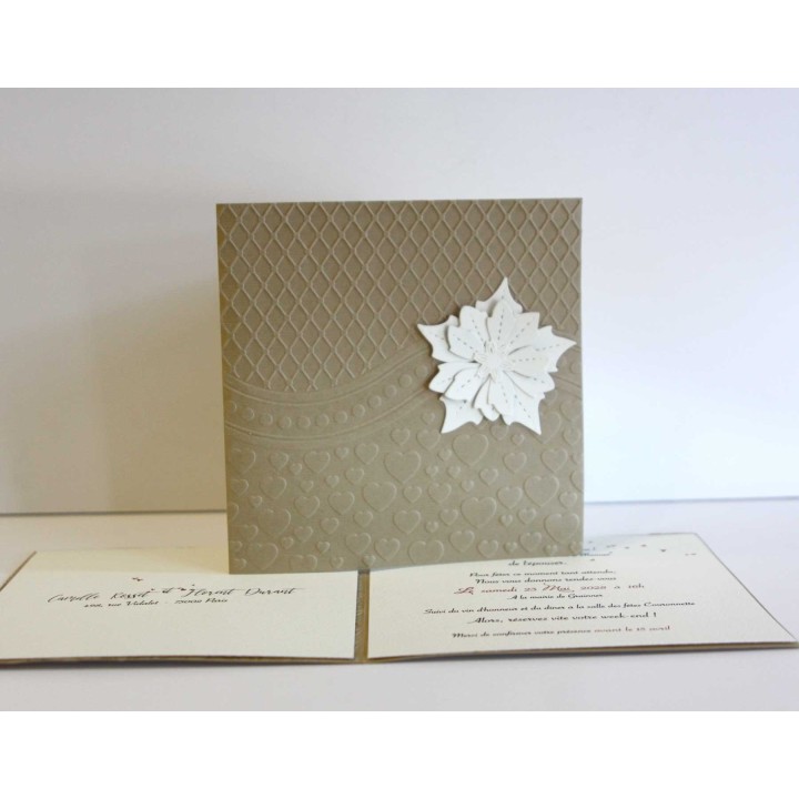 Faire part mariage  KRAFT
couverture avec un joli gaufrage et fleur