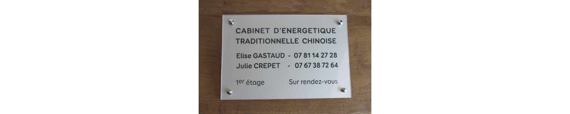 plaque en plexiglas couleur gravée, plaque professionnelle  extérieure