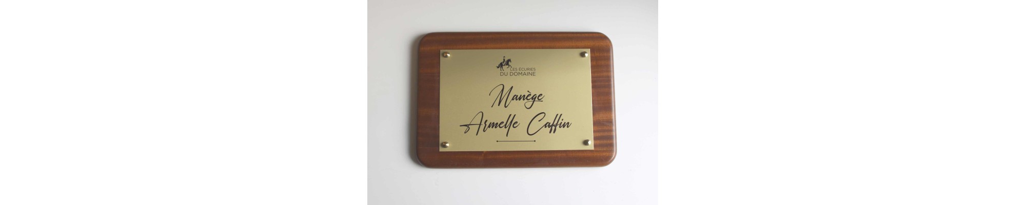 Rendre un bel hommage par une plaque aluminium or marquage de qualite
